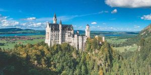 Schloss Neuschwanstein von Kempten-Durach EDMK für Privatpiloten ein Ausflugziel von vielen im Trend liegenden Ausflugszielen und Ausflugsideen, von jeden Flugplatz gibt es Ausflugziele zu entdecken
