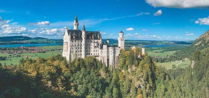 Schloss Neuschwanstein von Kempten-Durach EDMK für Privatpiloten ein Ausflugziel von vielen im Trend liegenden Ausflugszielen und Ausflugsideen, von jeden Flugplatz gibt es Ausflugziele zu entdecken
