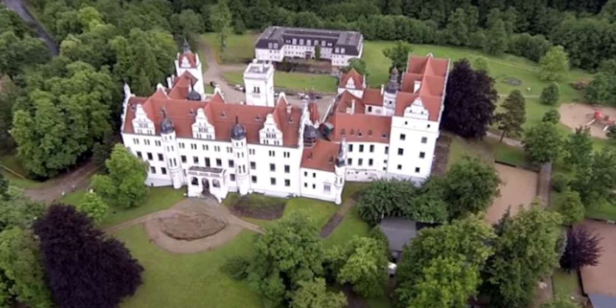 Schloss Boitzenburg von Pasewalk EDCV für Privatpiloten ein Ausflugziel von vielen im Trend liegenden Ausflugszielen und Ausflugsideen, von jeden Flugplatz gibt es Ausflugziele zu entdecken