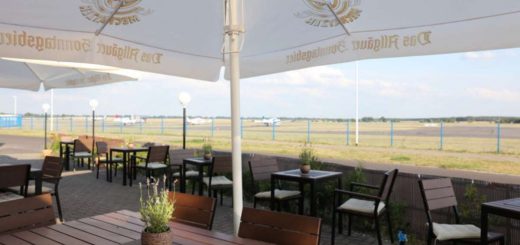 Restaurant zum Doppeldecker von EDAY Strausberg für Privatpiloten ein Ausflugziel von vielen im Trend liegenden Ausflugszielen und Ausflugsideen, von jeden Flugplatz gibt es Ausflugziele zu entdecken