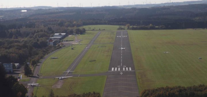 Dahlemer Binz EDKV - Flugplatzdaten für Privatpiloten ein Ausflugziel von vielen im Trend liegenden Ausflugszielen und Ausflugsideen, von jeden Flugplatz gibt es Ausflugziele zu entdecken