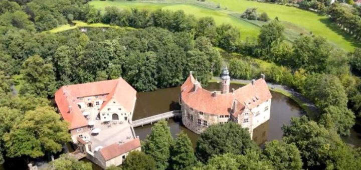 Burg Vischering von EDLT Münster-Telgte für Privatpiloten ein Ausflugziel von vielen im Trend liegenden Ausflugszielen und Ausflugsideen, von jeden Flugplatz gibt es Ausflugziele zu entdecken
