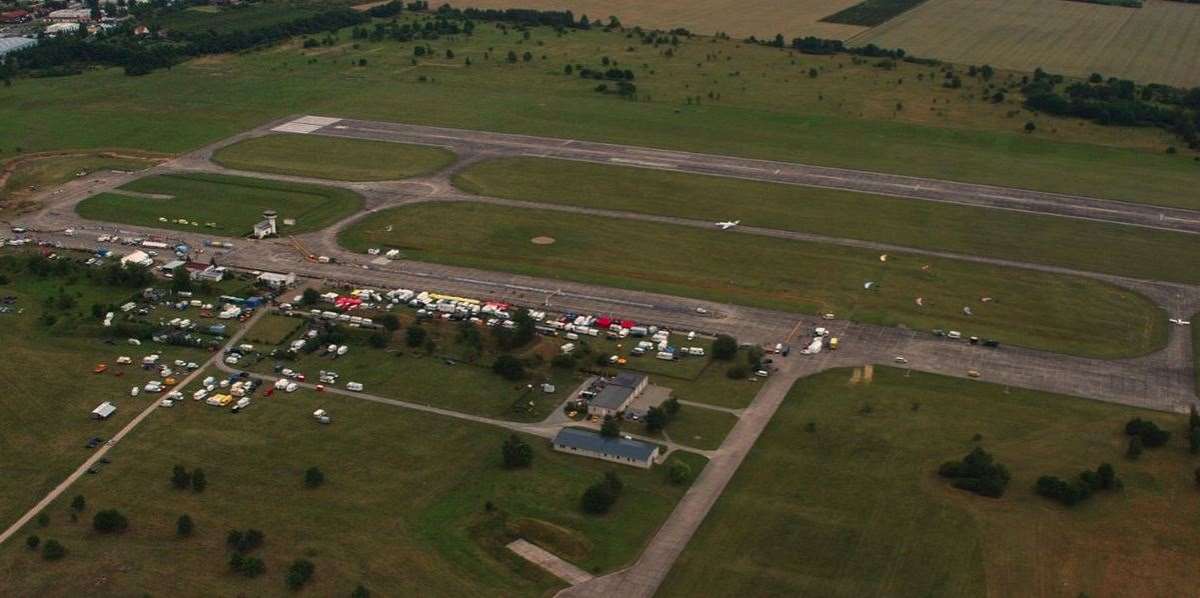 Stendal EDOV - Flugplatzdaten für Privatpiloten ein Ausflugziel von vielen im Trend liegenden Ausflugszielen und Ausflugsideen, von jeden Flugplatz gibt es Ausflugziele zu entdecken