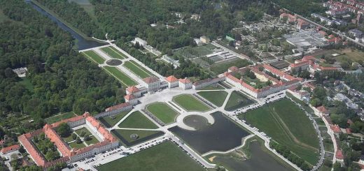 Schloss Nymphenburg von Moosburg EDPI für Privatpiloten ein Ausflugziel von vielen im Trend liegenden Ausflugszielen und Ausflugsideen, von jeden Flugplatz gibt es Ausflugziele zu entdecken
