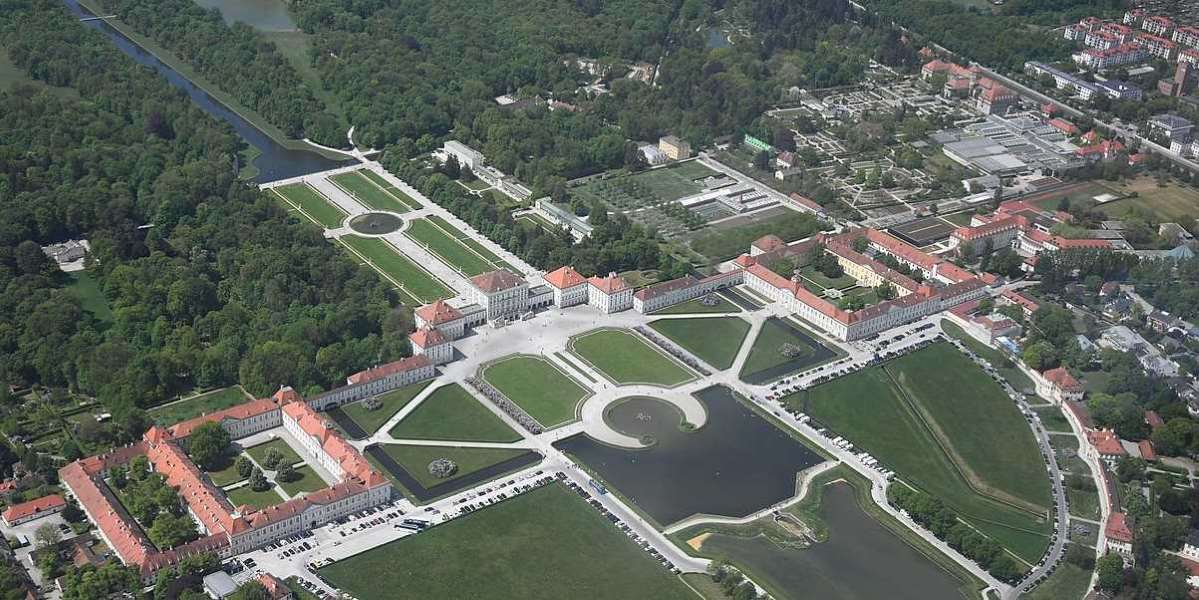 Schloss Nymphenburg von Moosburg EDPI für Privatpiloten ein Ausflugziel von vielen im Trend liegenden Ausflugszielen und Ausflugsideen, von jeden Flugplatz gibt es Ausflugziele zu entdecken