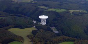 Radioteleskop Effelsberg von EDRA Bad Neuenahr-Ahrweiler für Privatpiloten ein Ausflugziel von vielen im Trend liegenden Ausflugszielen und Ausflugsideen, von jeden Flugplatz gibt es Ausflugziele zu entdecken