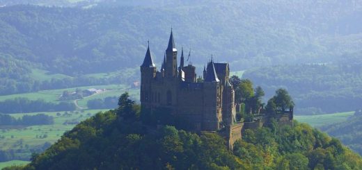 Burg Hohenzollern bei Gruibinger-Nortel EDSO für Privatpiloten ein Ausflugziel von vielen im Trend liegenden Ausflugszielen und Ausflugsideen, von jeden Flugplatz gibt es Ausflugziele zu entdecken