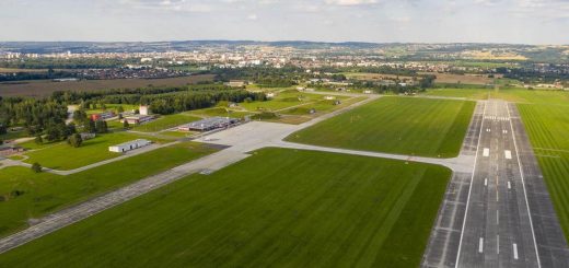 Ceske Budejovice LKCS - Flugplatzdaten für Privatpiloten ein Ausflugziel von vielen im Trend liegenden Ausflugszielen und Ausflugsideen, von jeden Flugplatz gibt es Ausflugziele zu entdecken