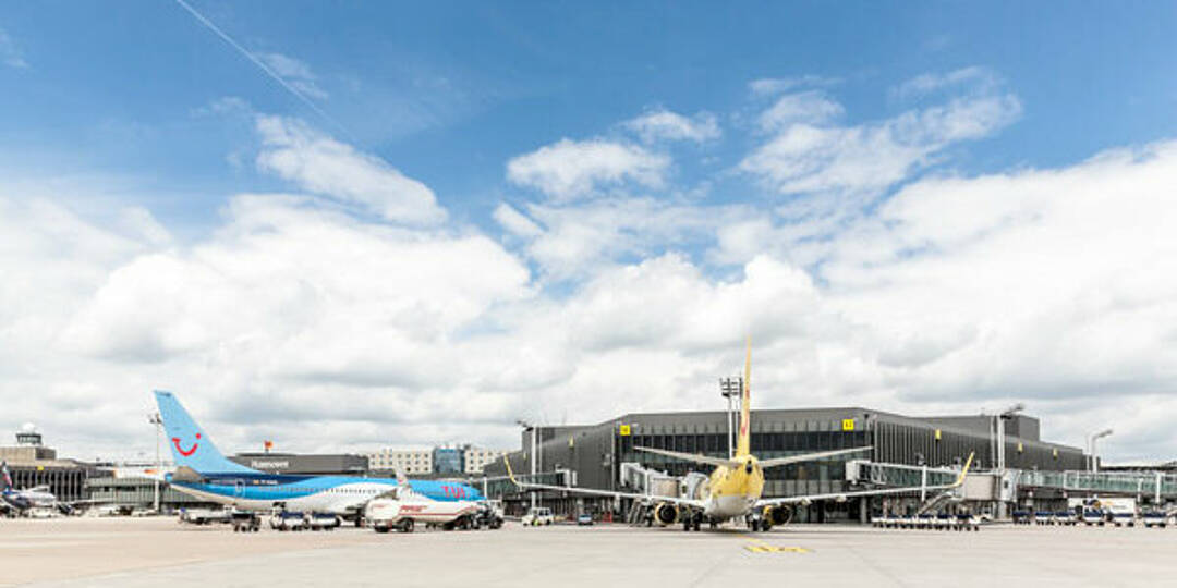 Flugplatz Hannover EDDV ist einer der Verkehrsflughäfen, der allgemeine Luftfahrt freundlich ist. Hier sind sowohl die E-Klasse-Flugzeuge, als auch die UL-Flugzeuge gewünscht.