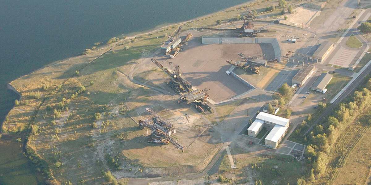 Gräfenhainichen Ferropolis Ort des "Full Force Festival" bei Dessau EDAD für Privatpiloten ein Ausflugziel von vielen im Trend liegenden Ausflugszielen und Ausflugsideen, von jeden Flugplatz gibt es Ausflugziele zu entdecken