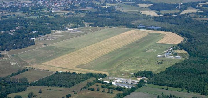 Uetersen EDHE - Flugplatzdaten für Privatpiloten ein Ausflugziel von vielen im Trend liegenden Ausflugszielen und Ausflugsideen, von jeden Flugplatz gibt es Ausflugziele zu entdecken