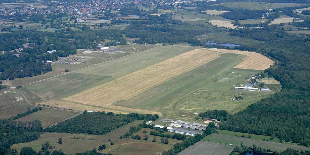 Uetersen EDHE - Flugplatzdaten für Privatpiloten ein Ausflugziel von vielen im Trend liegenden Ausflugszielen und Ausflugsideen, von jeden Flugplatz gibt es Ausflugziele zu entdecken