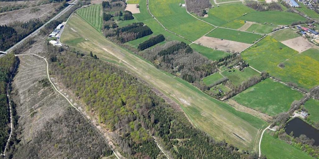 Huensborn EDKH - Flugplatzdaten für Privatpiloten ein Ausflugziel von vielen im Trend liegenden Ausflugszielen und Ausflugsideen, von jeden Flugplatz gibt es Ausflugziele zu entdecken