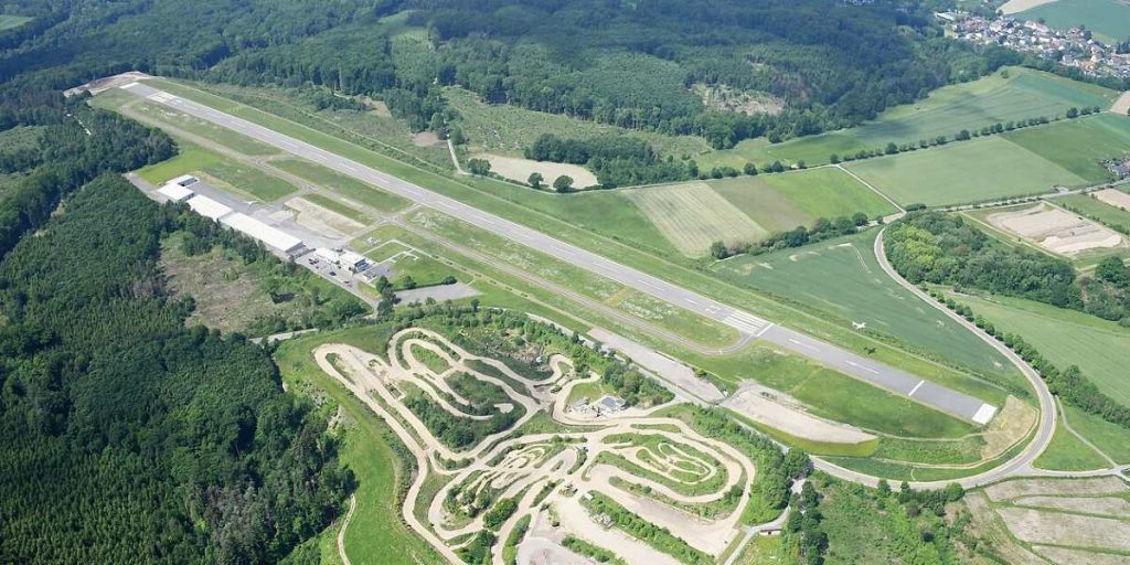 Arnsberg-Menden EDLA - Flugplatzdaten für Privatpiloten ein Ausflugziel von vielen im Trend liegenden Ausflugszielen und Ausflugsideen, von jeden Flugplatz gibt es Ausflugziele zu entdecken