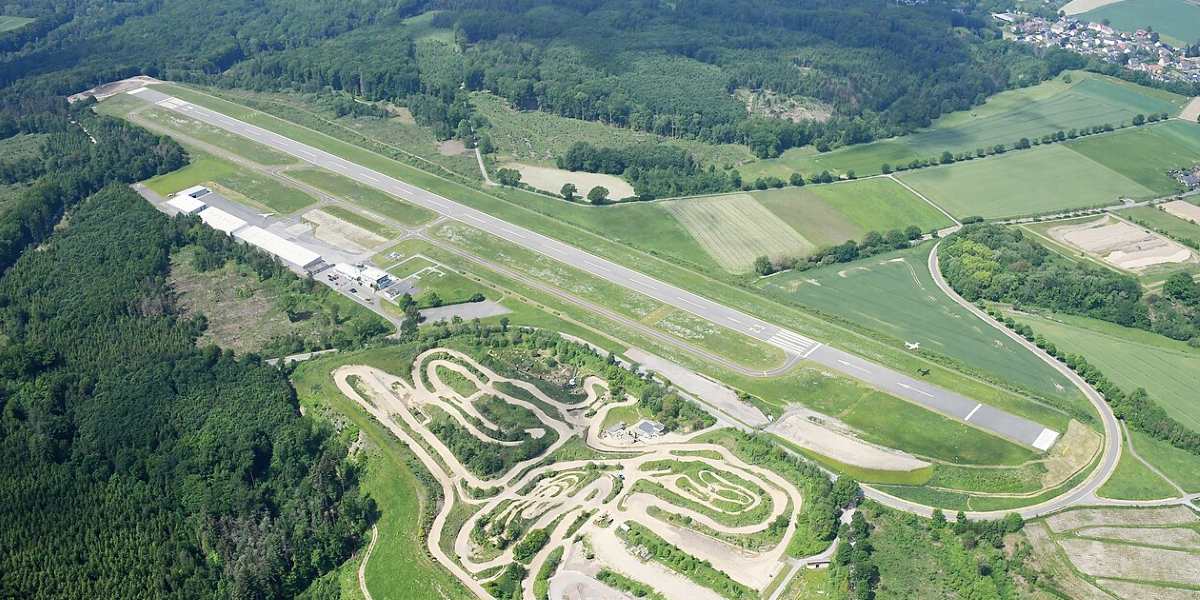 Arnsberg-Menden EDLA - Flugplatzdaten für Privatpiloten ein Ausflugziel von vielen im Trend liegenden Ausflugszielen und Ausflugsideen, von jeden Flugplatz gibt es Ausflugziele zu entdecken