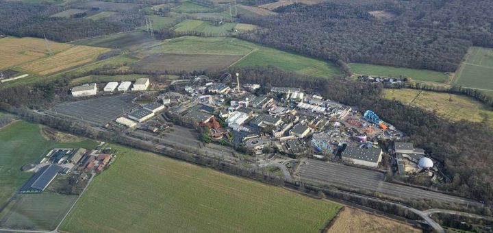 Moviepark Germany-Bottrop von EDLD Dinslaken-SchwarzeHeide für Privatpiloten ein Ausflugziel von vielen im Trend liegenden Ausflugszielen und Ausflugsideen, von jeden Flugplatz gibt es Ausflugziele zu entdecken