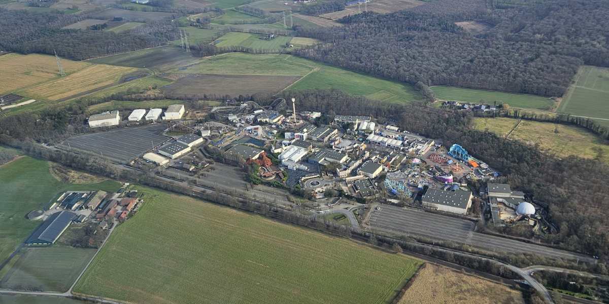 Moviepark Germany-Bottrop von EDLD Dinslaken-SchwarzeHeide für Privatpiloten ein Ausflugziel von vielen im Trend liegenden Ausflugszielen und Ausflugsideen, von jeden Flugplatz gibt es Ausflugziele zu entdecken