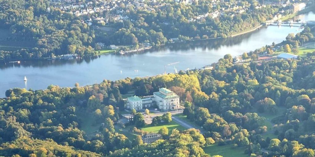 Villa Hügel am Baldeneysee von EDLE Essen-Muehlheim für Privatpiloten ein Ausflugziel von vielen im Trend liegenden Ausflugszielen und Ausflugsideen, von jeden Flugplatz gibt es Ausflugziele zu entdecken