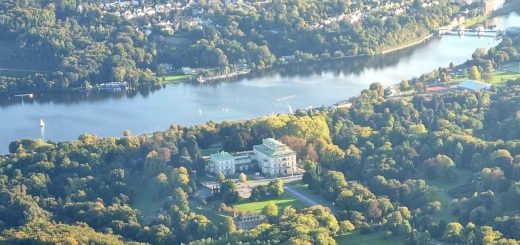 Villa Hügel am Baldeneysee von EDLE Essen-Muehlheim für Privatpiloten ein Ausflugziel von vielen im Trend liegenden Ausflugszielen und Ausflugsideen, von jeden Flugplatz gibt es Ausflugziele zu entdecken