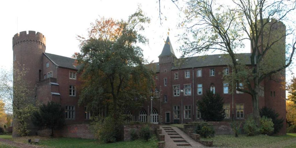 Burg Kempen und Altstadt von EDLF Grefrath Niershorst für Privatpiloten ein Ausflugziel von vielen im Trend liegenden Ausflugszielen und Ausflugsideen, von jeden Flugplatz gibt es Ausflugziele zu entdecken