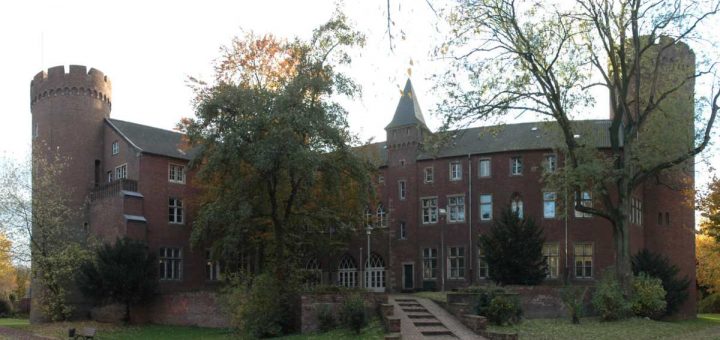 Burg Kempen und Altstadt von EDLF Grefrath Niershorst für Privatpiloten ein Ausflugziel von vielen im Trend liegenden Ausflugszielen und Ausflugsideen, von jeden Flugplatz gibt es Ausflugziele zu entdecken