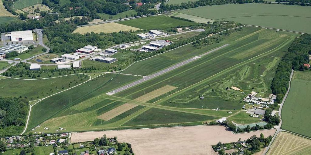 Detmold EDLJ - Flugplatzdaten für Privatpiloten ein Ausflugziel von vielen im Trend liegenden Ausflugszielen und Ausflugsideen, von jeden Flugplatz gibt es Ausflugziele zu entdecken