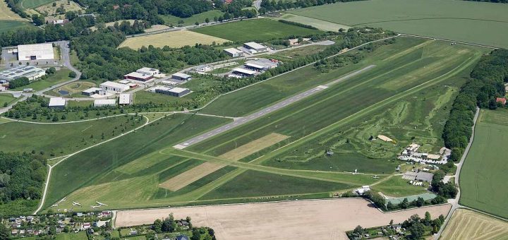 Detmold EDLJ - Flugplatzdaten für Privatpiloten ein Ausflugziel von vielen im Trend liegenden Ausflugszielen und Ausflugsideen, von jeden Flugplatz gibt es Ausflugziele zu entdecken