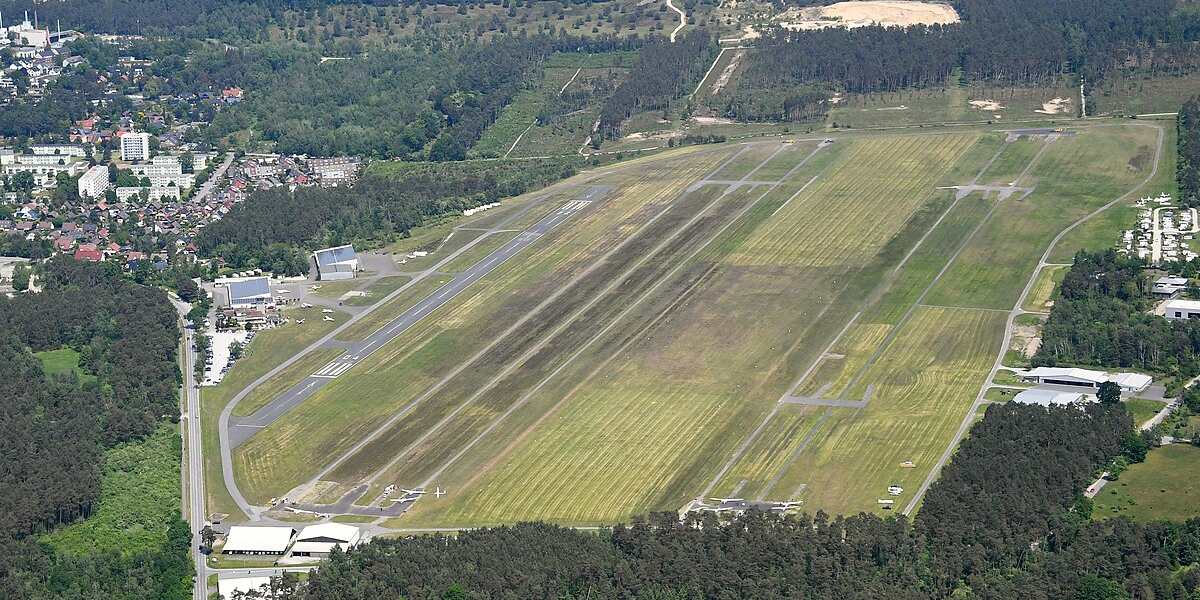 Oerlinghausen EDLO - Flugplatzdaten für Privatpiloten ein Ausflugziel von vielen im Trend liegenden Ausflugszielen und Ausflugsideen, von jeden Flugplatz gibt es Ausflugziele zu entdecken