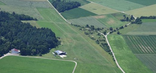 Blaubeuren EDMC - Flugplatzdaten für Privatpiloten ein Ausflugziel von vielen im Trend liegenden Ausflugszielen und Ausflugsideen, von jeden Flugplatz gibt es Ausflugziele zu entdecken
