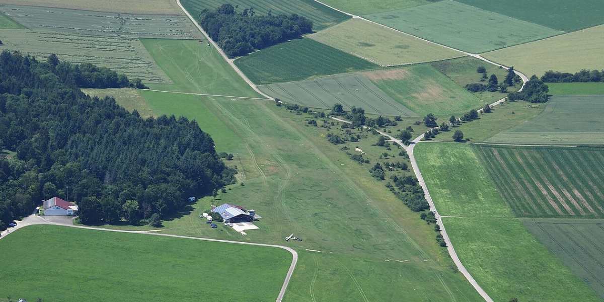 Blaubeuren EDMC - Flugplatzdaten für Privatpiloten ein Ausflugziel von vielen im Trend liegenden Ausflugszielen und Ausflugsideen, von jeden Flugplatz gibt es Ausflugziele zu entdecken