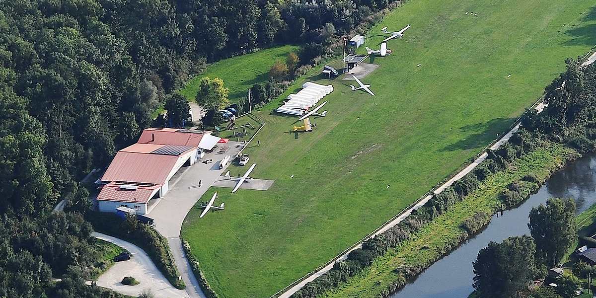 Imbiss von EDPI Moosburg für Privatpiloten ein Ausflugziel von vielen im Trend liegenden Ausflugszielen und Ausflugsideen, von jeden Flugplatz gibt es Ausflugziele zu entdecken