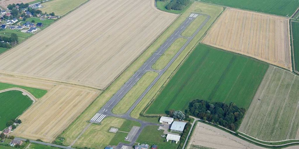 Heide-Buesum EDXB - Flugplatzdaten für Privatpiloten ein Ausflugziel von vielen im Trend liegenden Ausflugszielen und Ausflugsideen, von jeden Flugplatz gibt es Ausflugziele zu entdecken