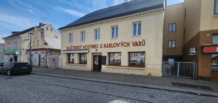 Gasthaus Hostinec von LKMH Mnichovo-Hradiste für Privatpiloten ein Ausflugziel von vielen im Trend liegenden Ausflugszielen und Ausflugsideen, von jeden Flugplatz gibt es Ausflugziele zu entdecken