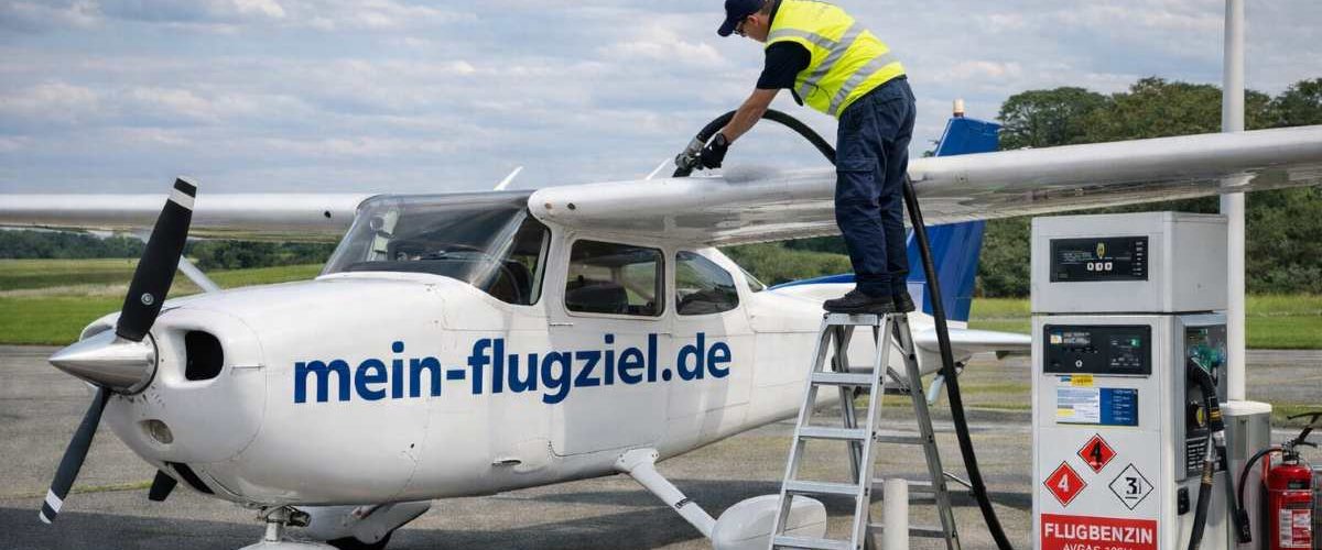 tanke an Flugplätzen den Kraftstoff JetA1, Diesel, AVGAS und Mogas bzw. Autokraftstoff
